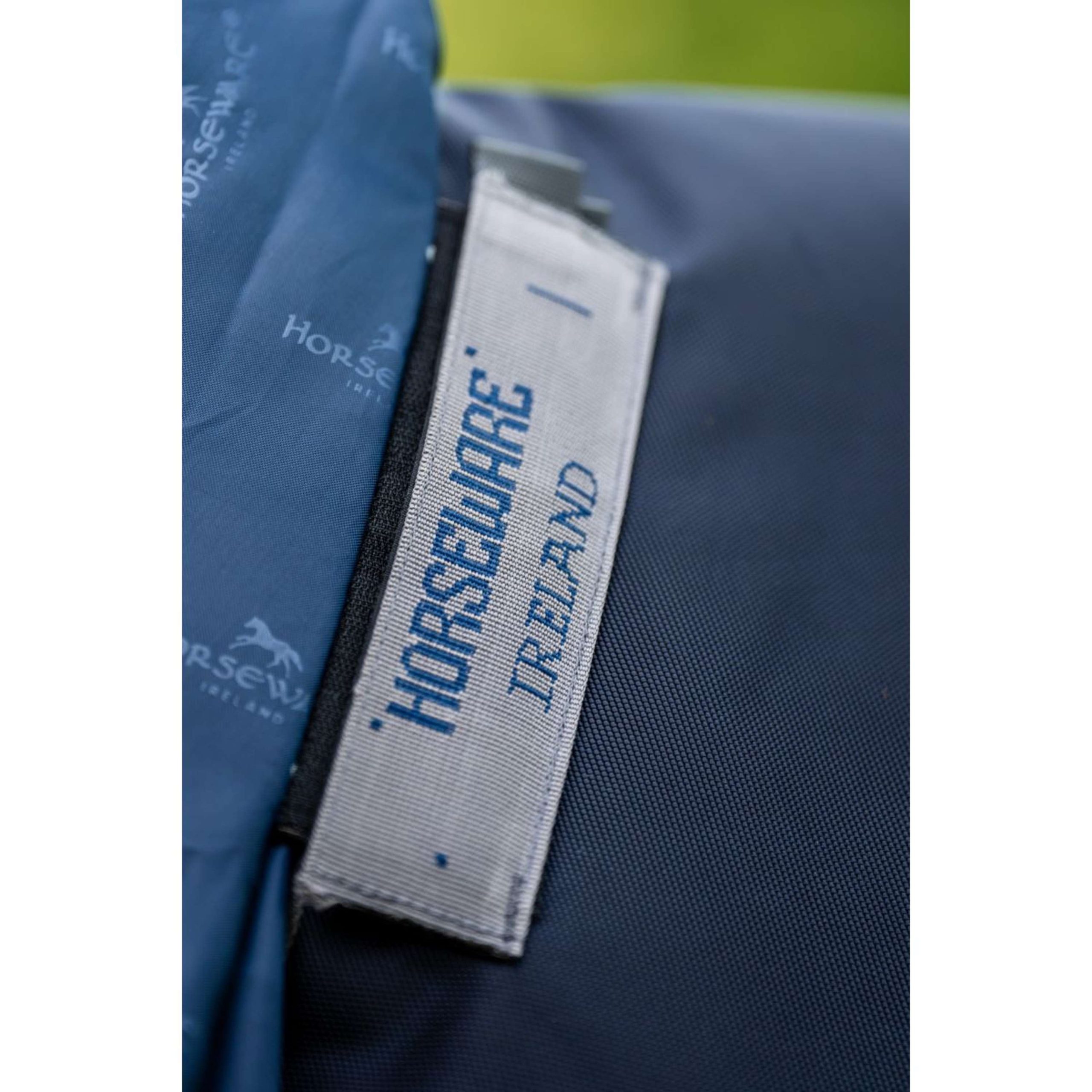 Rambo by Horseware Chemise Turnout 1680D Plus 100g Bleu marine/Gris orage/Argent – Image 2